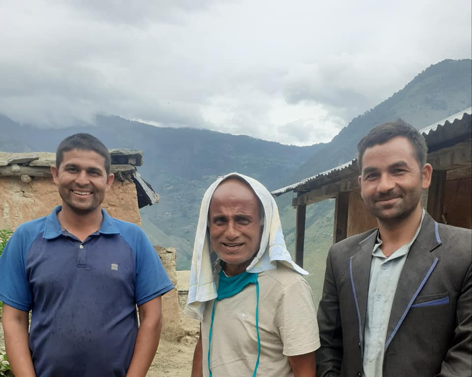२ दिन हिँडेर हुम्ला पुगे डा. केसी, शिविरमार्फत निःशुल्क उपचार गर्दै